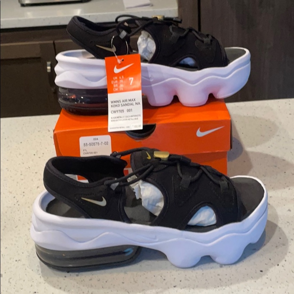 Women’s ***NEW NIKE Koko Sandals, Size 7
